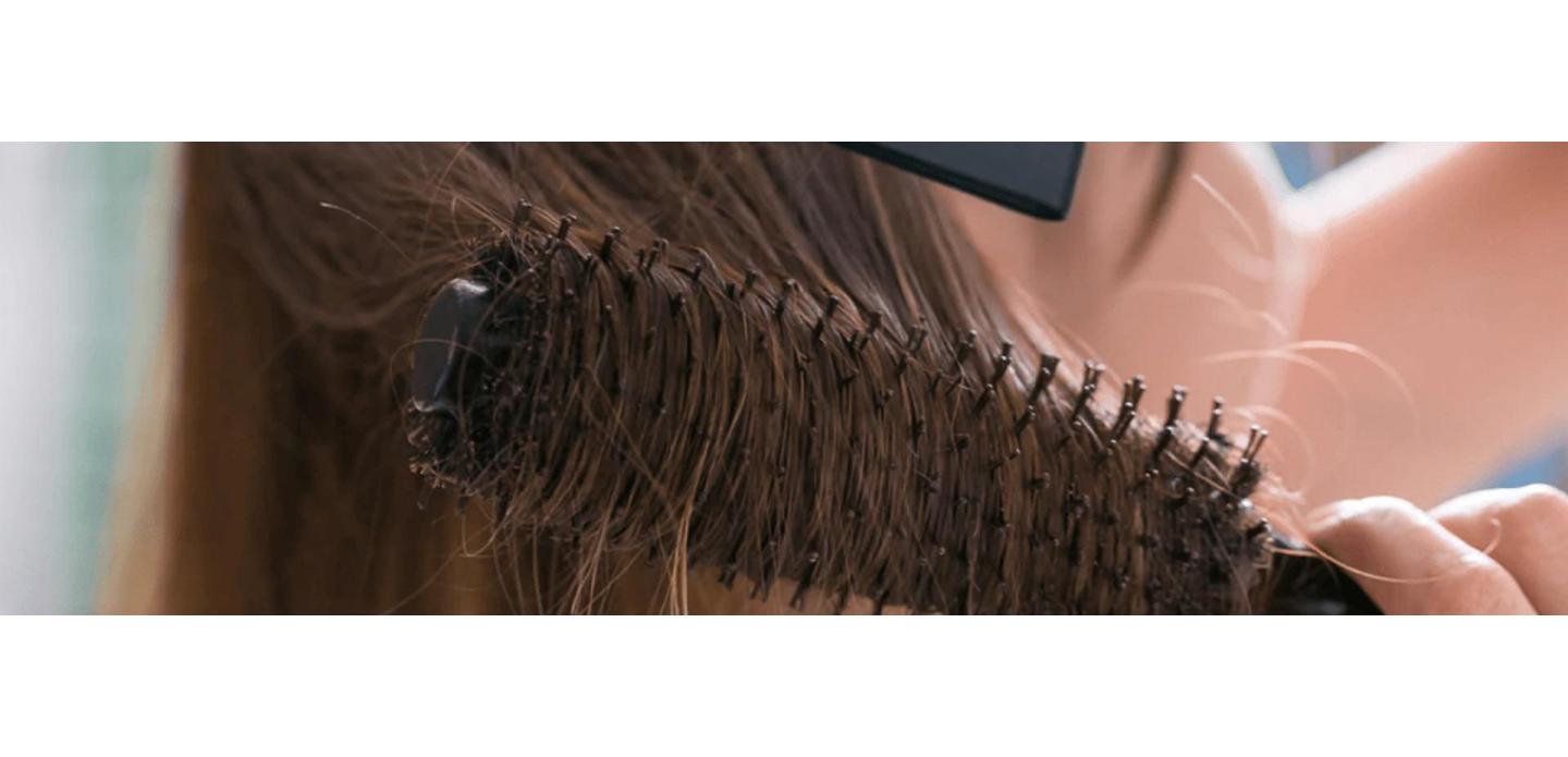 6 Langkah Mudah Merawat Rambut Kering Tanpa Harus ke Salon