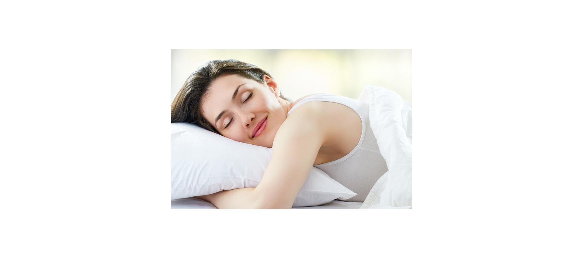 Manfaat Tidur Cukup untuk Kesehatan Kulit - Featured Image